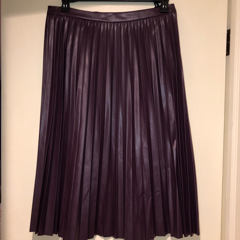 Burgundy plisse mid-length skirt